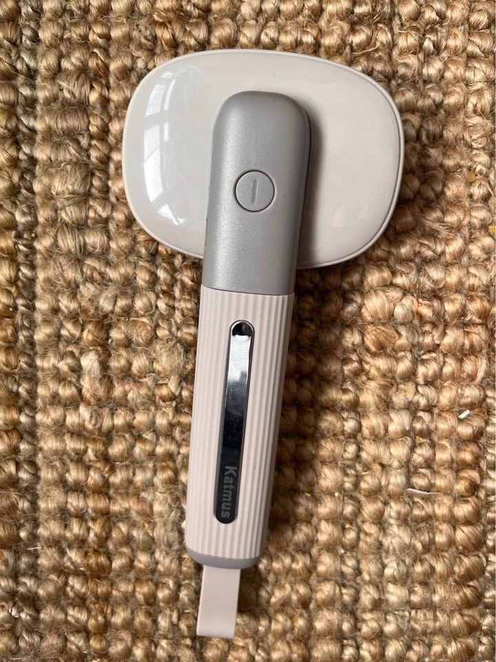 Katmus Rechargeable Self-Cleaning Pet Grooming Brush - photo 3
