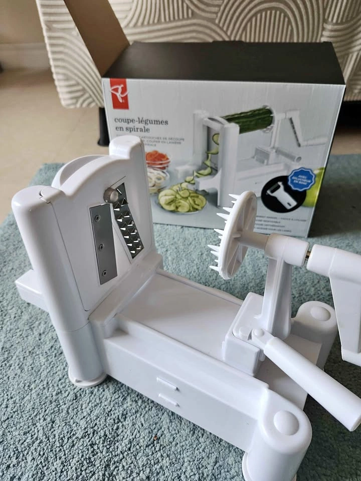 Vegetable spiralizer
