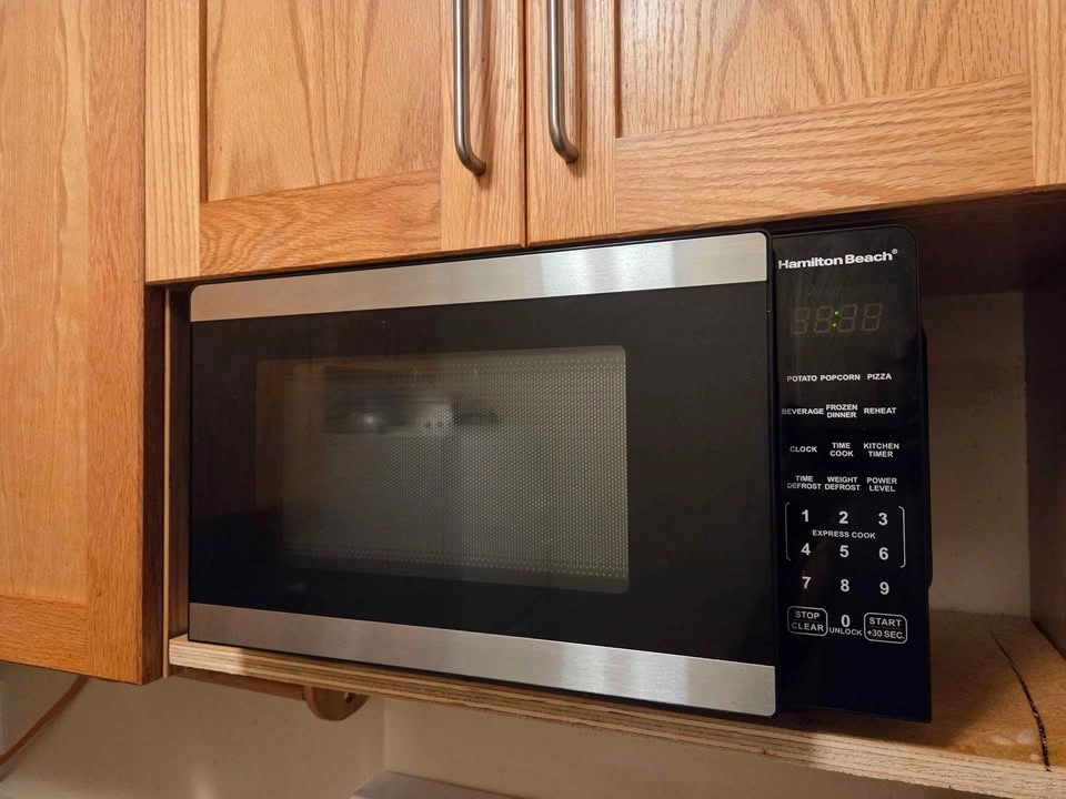 Hamilton Beach microwave - photo 2