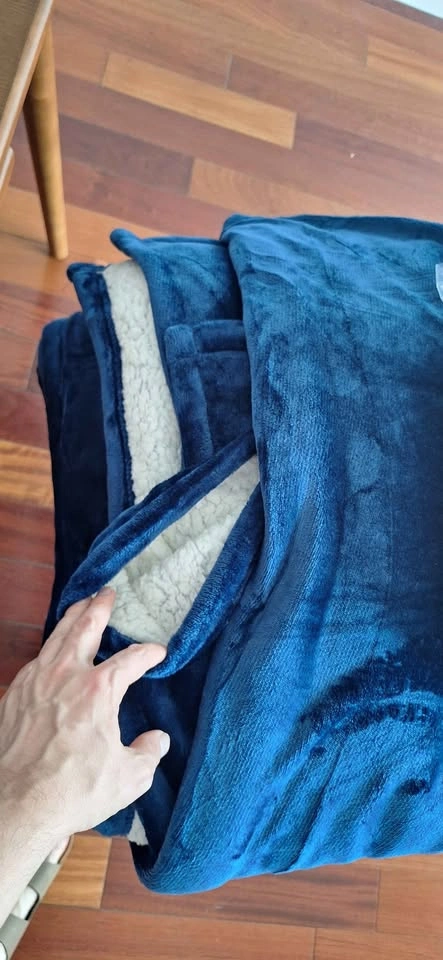 Bedsure Sherpa Blankets: queen x 2, twin - photo 2
