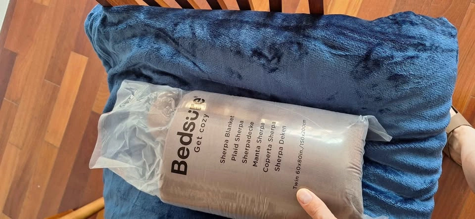 Bedsure Sherpa Blankets: queen x 2, twin - photo 3