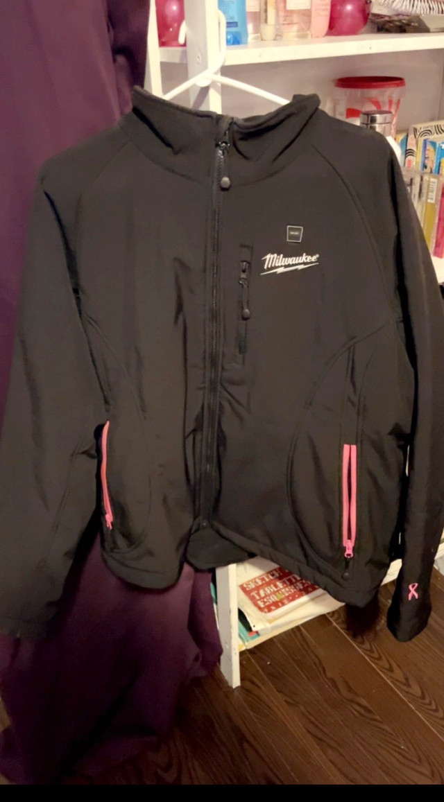 Milwaukee women’s heater jacket comes with battery