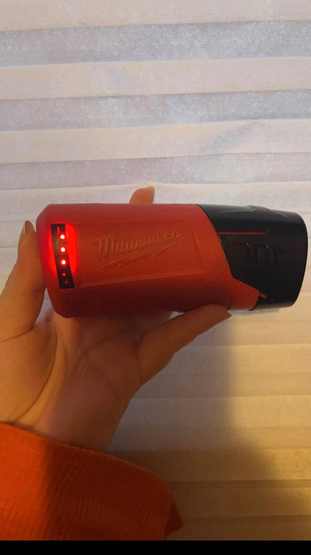 Milwaukee women’s heater jacket comes with battery - photo 2
