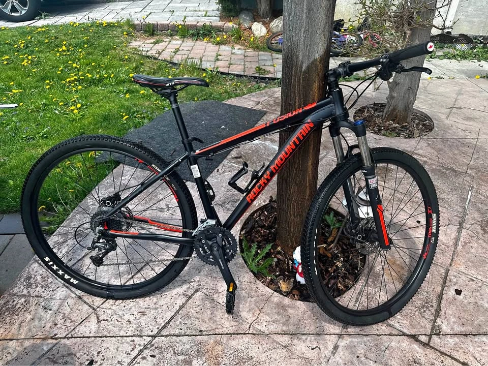 Rocky Mountain Fusion Mountain Bike - Medium, 29" - Shimano