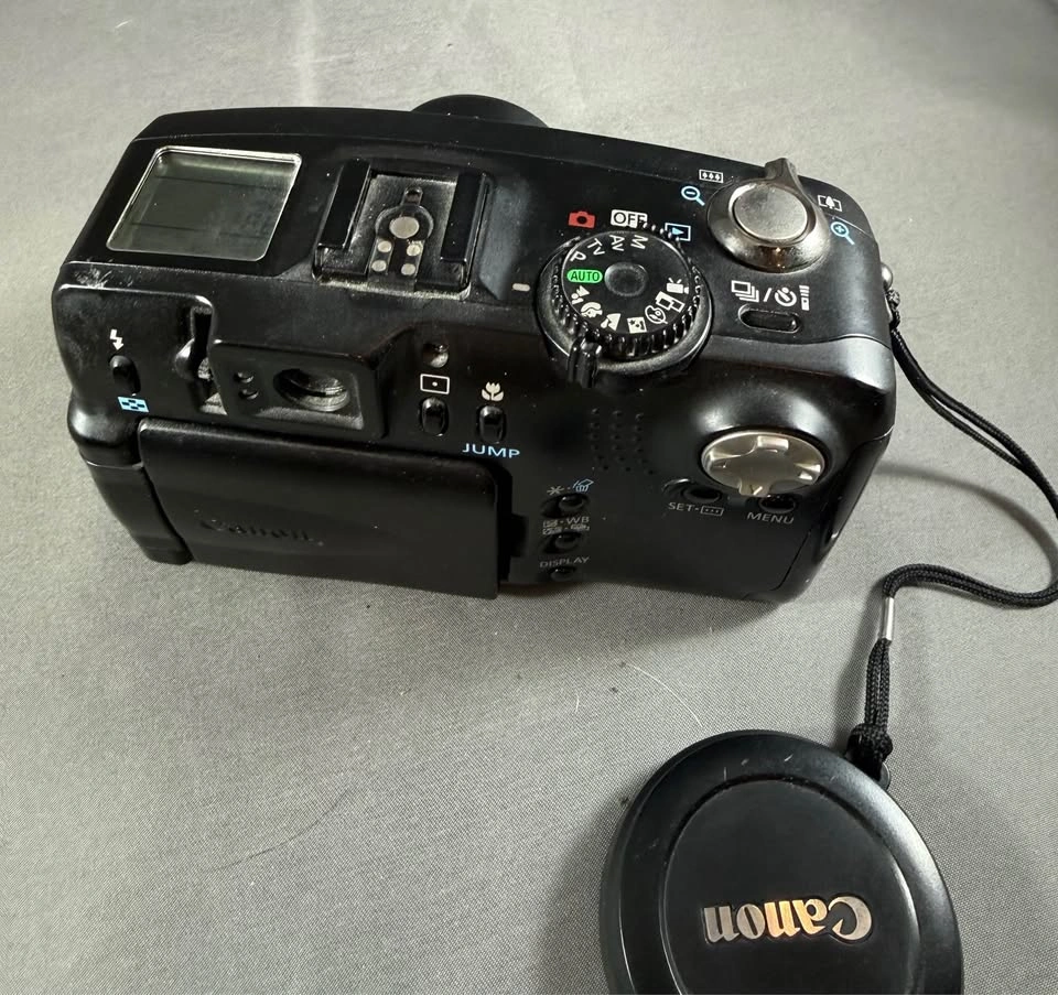 Canon PowerShot G2 4.0 MP with Charger, 3 Batteries, and Case - photo 3