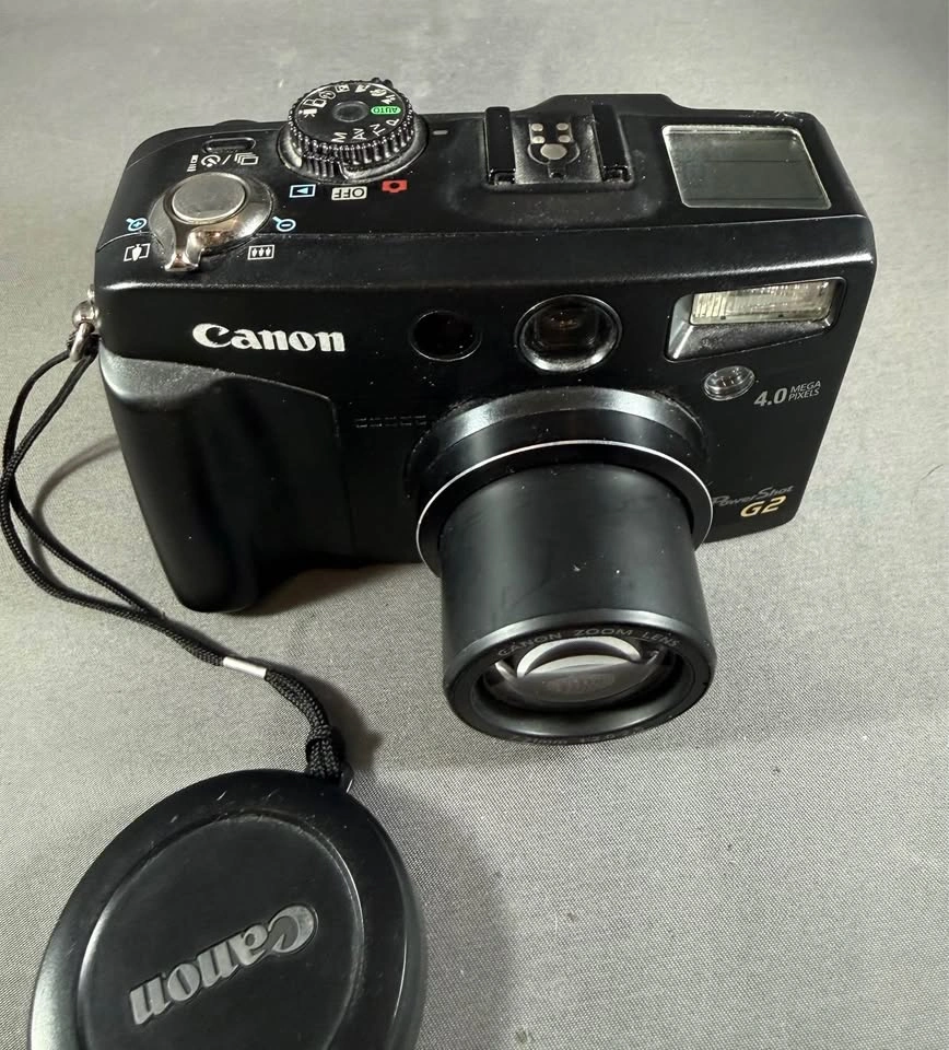 Canon PowerShot G2 4.0 MP with Charger, 3 Batteries, and Case - photo 5
