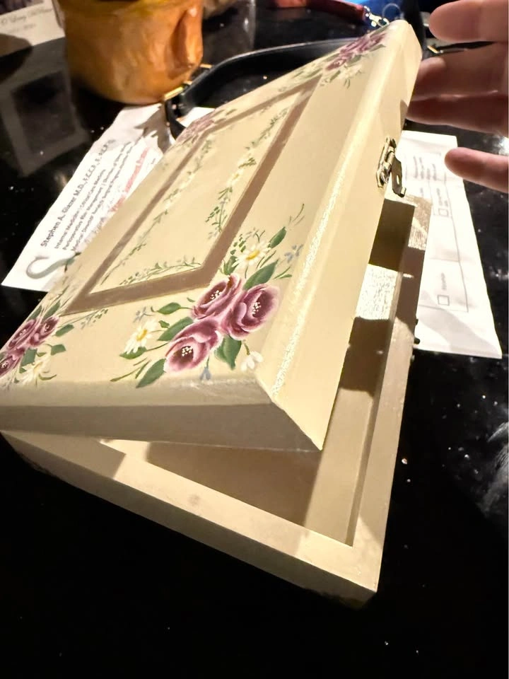 Wooden Jewelry storage box. Hand painted 8 x 6” new. - photo 3