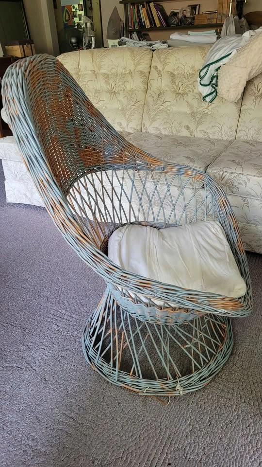 Vintage Mid-Century Wicker/Rattan Egg Chair - Restoration Projec - photo 3
