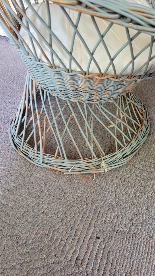 Vintage Mid-Century Wicker/Rattan Egg Chair - Restoration Projec - photo 5