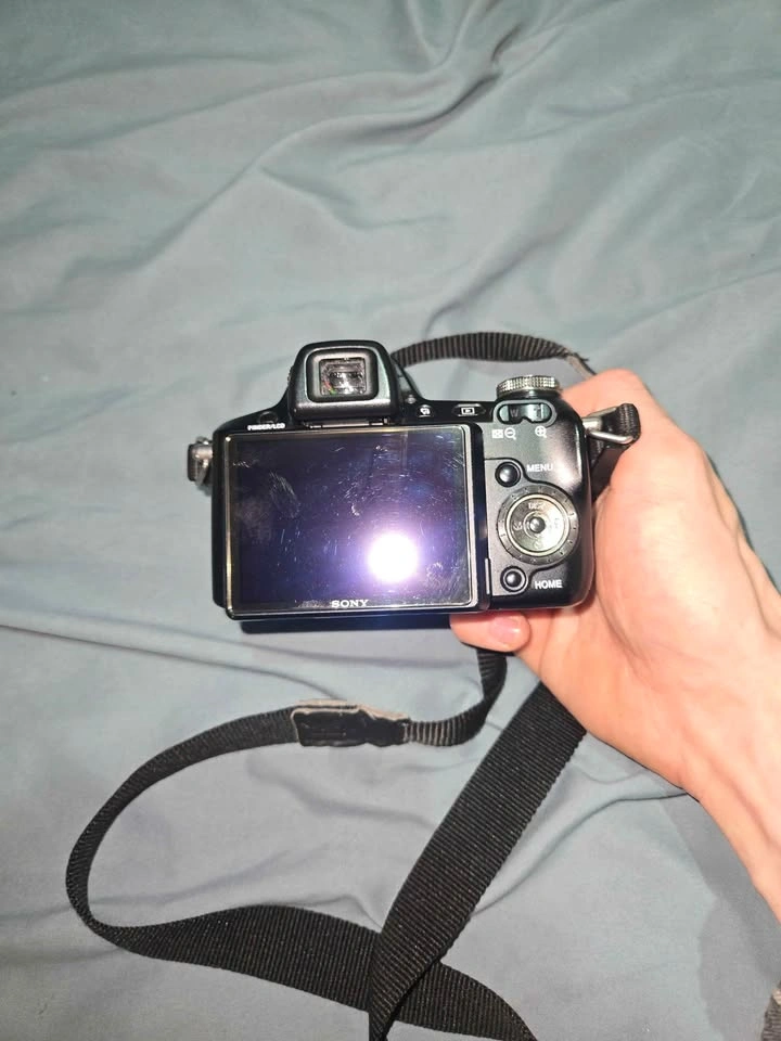 Sony Cyber-shot DSC-H50 Digital Camera Bundle - photo 3