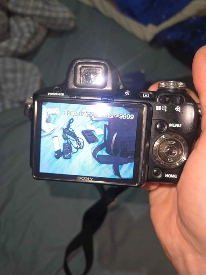 Sony Cyber-shot DSC-H50 Digital Camera Bundle - photo 4
