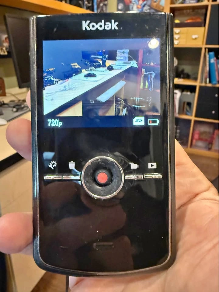 Kodak Zi8 Pocket Video Camera 1080P