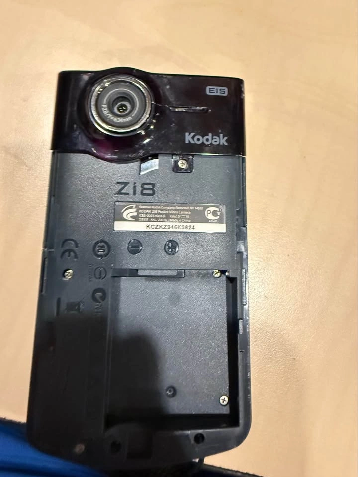 Kodak Zi8 Pocket Video Camera 1080P - photo 2