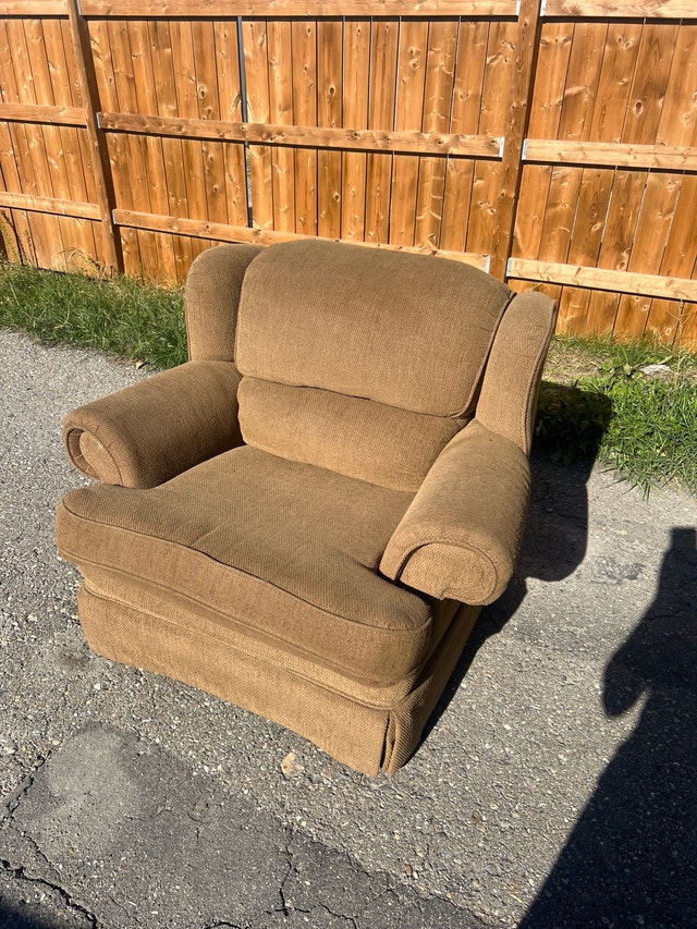 Comfortable Oversized Brown Armchair - photo 2