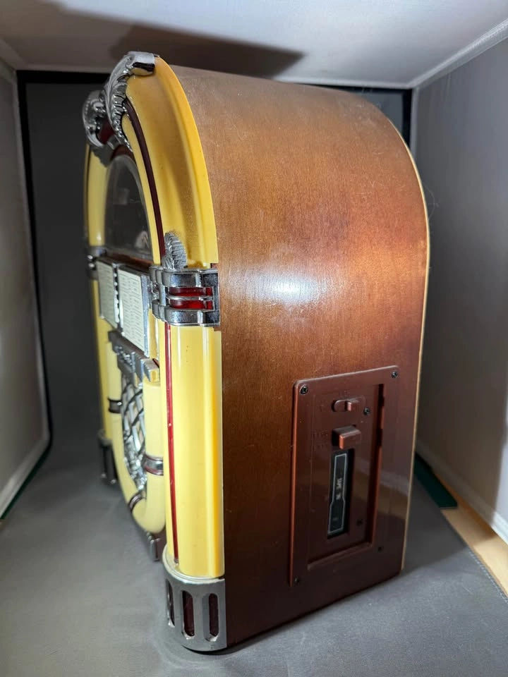 Thomas Vintage Jukebox Style Radio AM/FM Cassette - photo 3