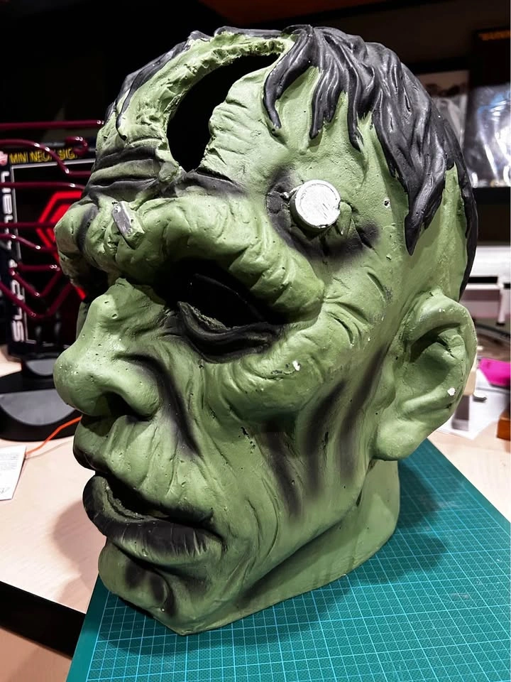 Frankenstein Ceramic Head. Hand Painted. 13” tall. Lights up. - photo 4