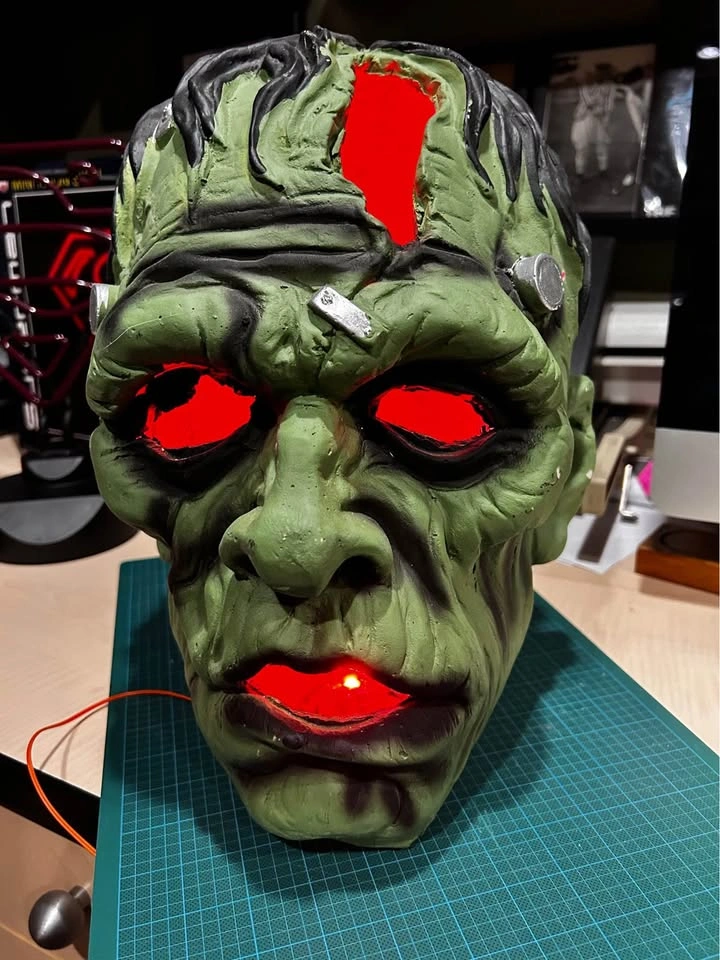 Frankenstein Ceramic Head. Hand Painted. 13” tall. Lights up. - photo 5