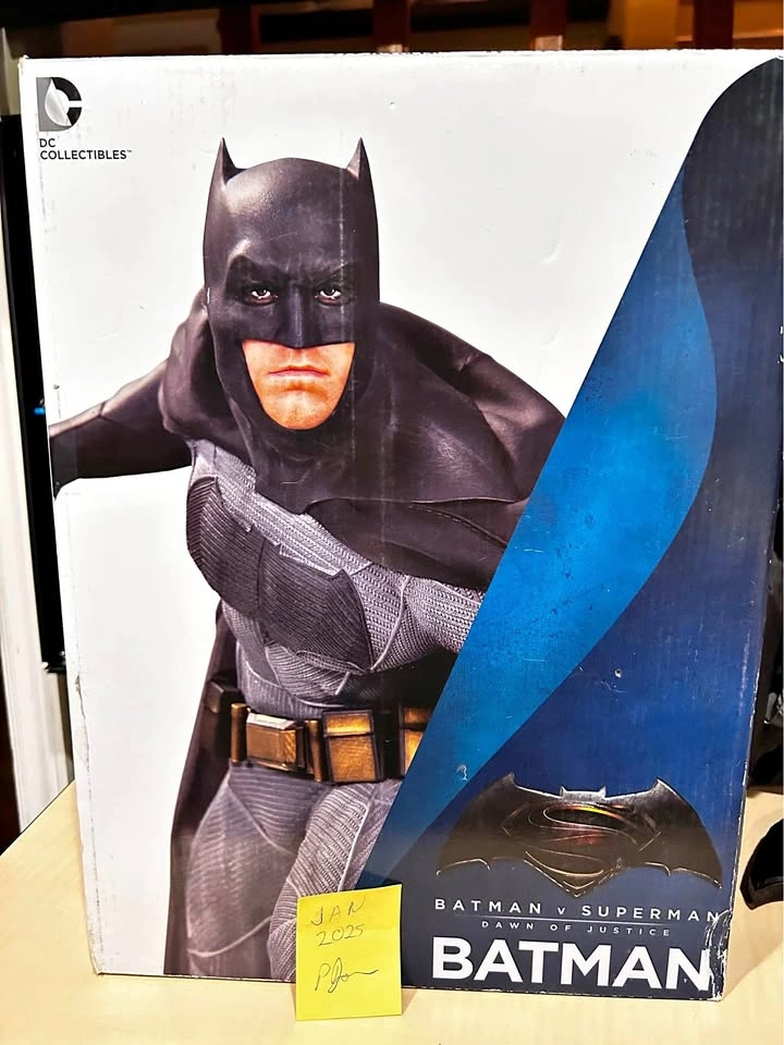 Batman Dawn of Justice Statue 11” Tall Posable Cape