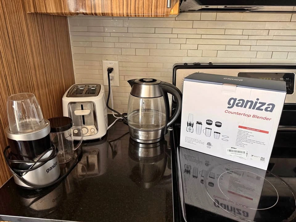 MOVING SALE! Blender - kettle - toaster
