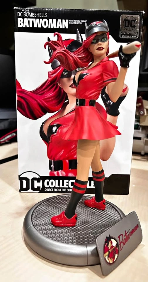 DC Bombshells: Batwoman Away Uniform Variant Statue
