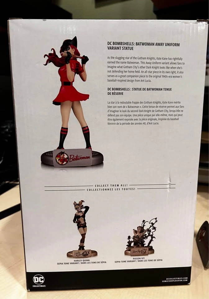 DC Bombshells: Batwoman Away Uniform Variant Statue - photo 4