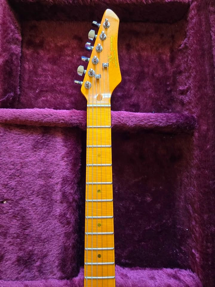 SX Vintage Series Guitar, With Case 🏈 - photo 2