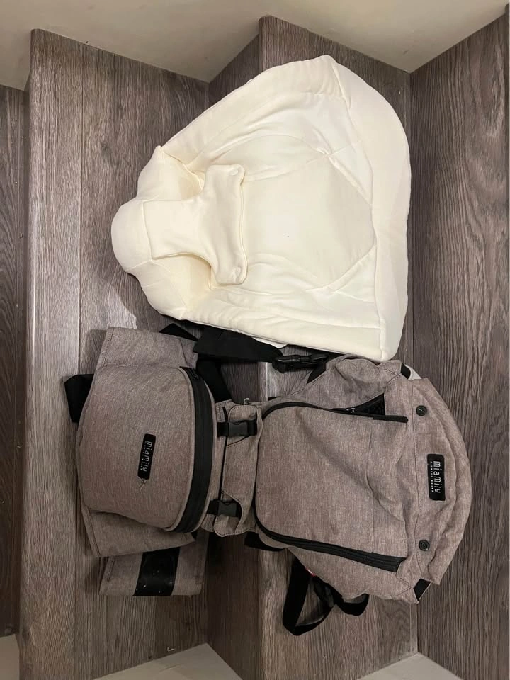 MiaMily Hipster Plus Baby Carrier + Infant Insert - photo 4