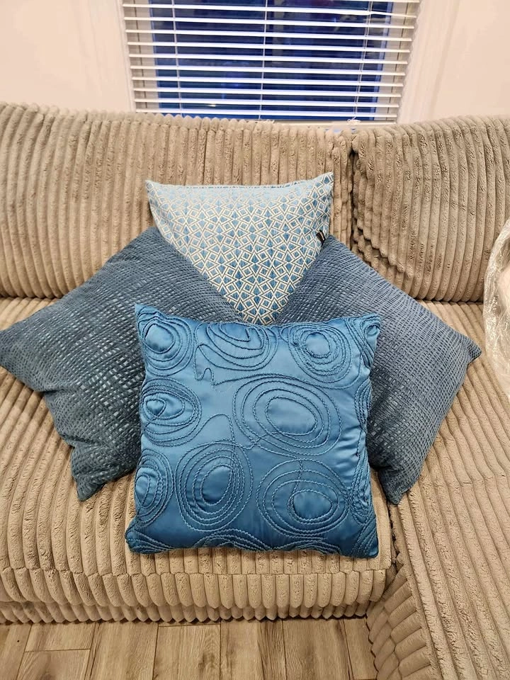 Set of 4 Blue Decorative Throw Pillows