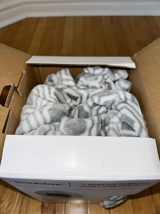 Brookstone Heated Throw - In Box, Never Been Used 🧡 image indicator(5)