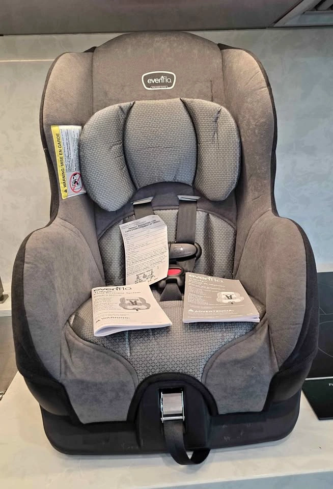 Evenflo Tribute Convertible Car Seat in Saturn Gray