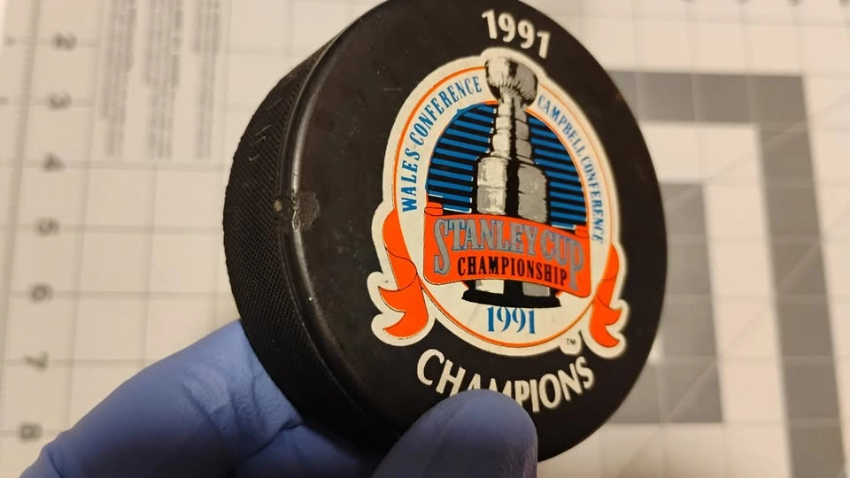 Pittsburgh Penguins 1991 Stanley Cup Champions Hockey Puck - photo 5