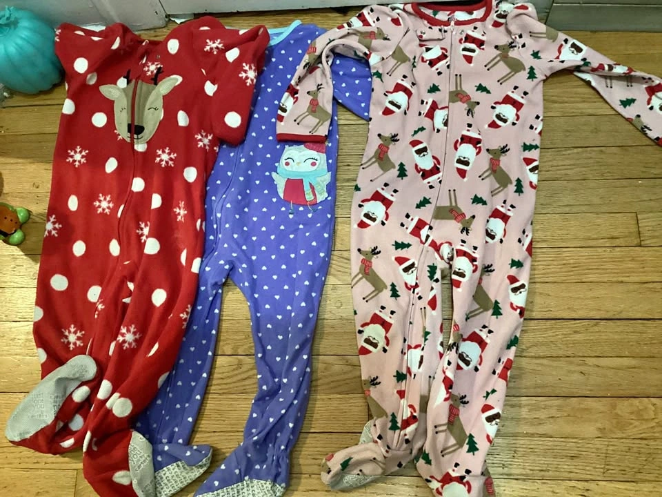 🏈4T "girly" fleece footie pajamas