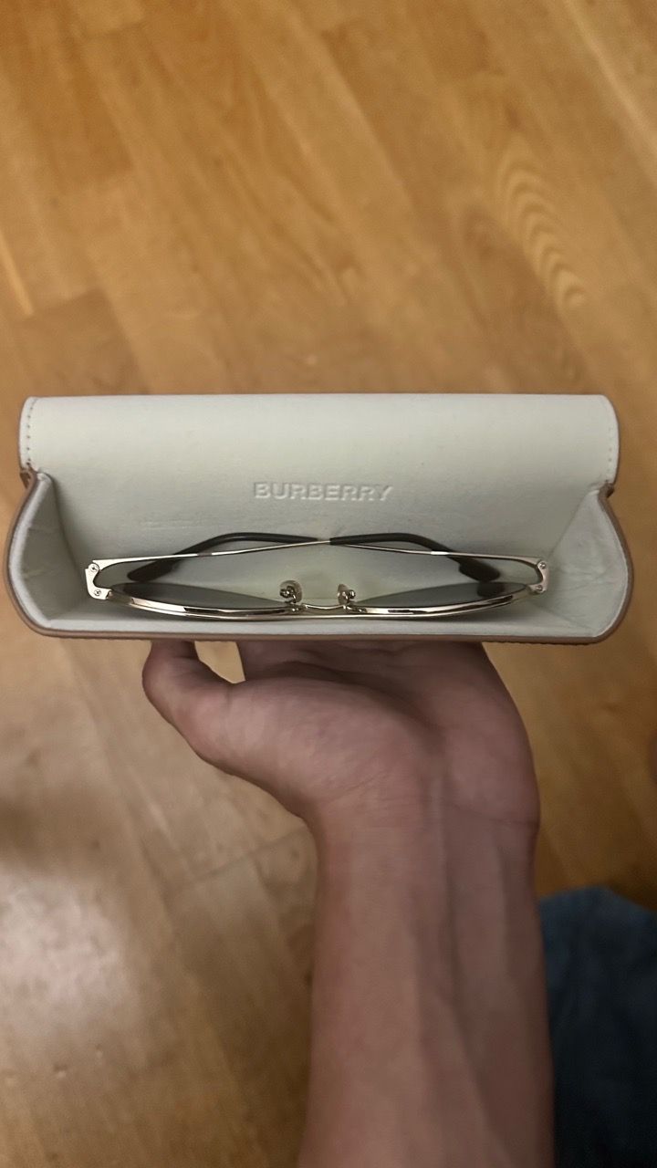 Burberry sun glasses - photo 3