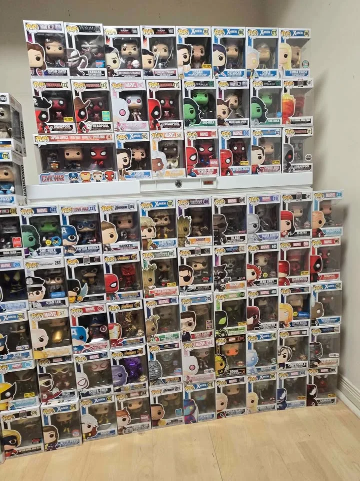 Assorted Marvel Funko Pops image indicator(4)