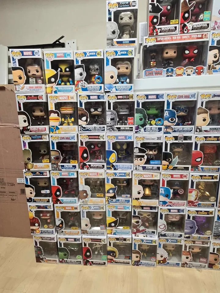 Assorted Marvel Funko Pops image indicator(6)