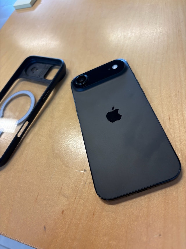 iPhone Air 256GB - Mint Condition