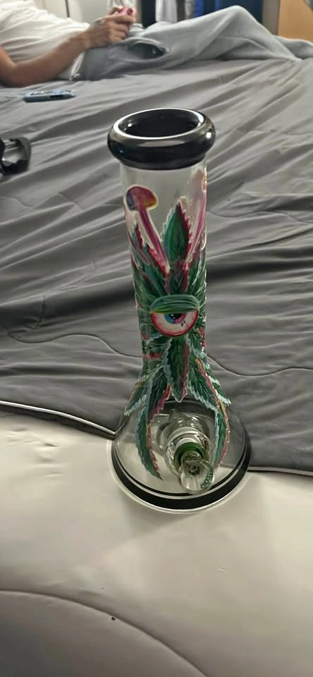 Glow in the dark leaf bong