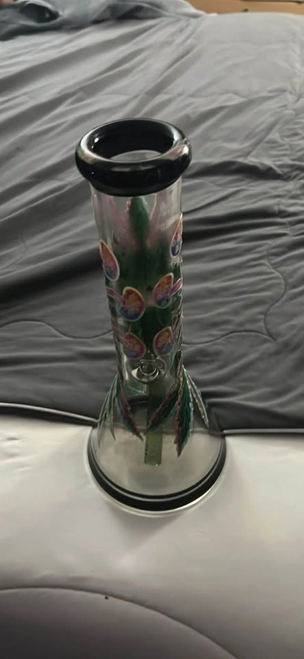 Glow in the dark leaf bong - photo 4