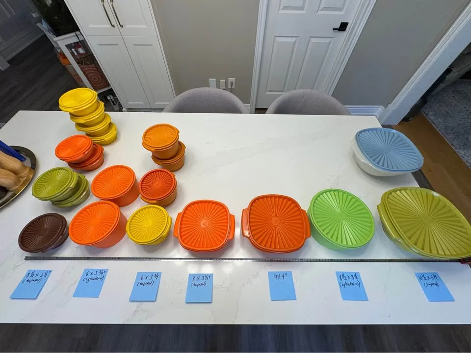 20-piece Vintage Tupperware image indicator(3)