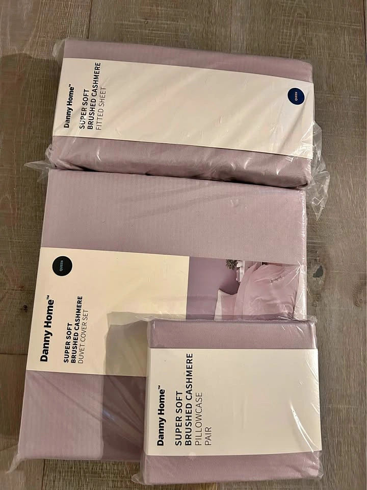 Queen Duvet Cover + Pillow Cases + Fitted Sheet (Pink)