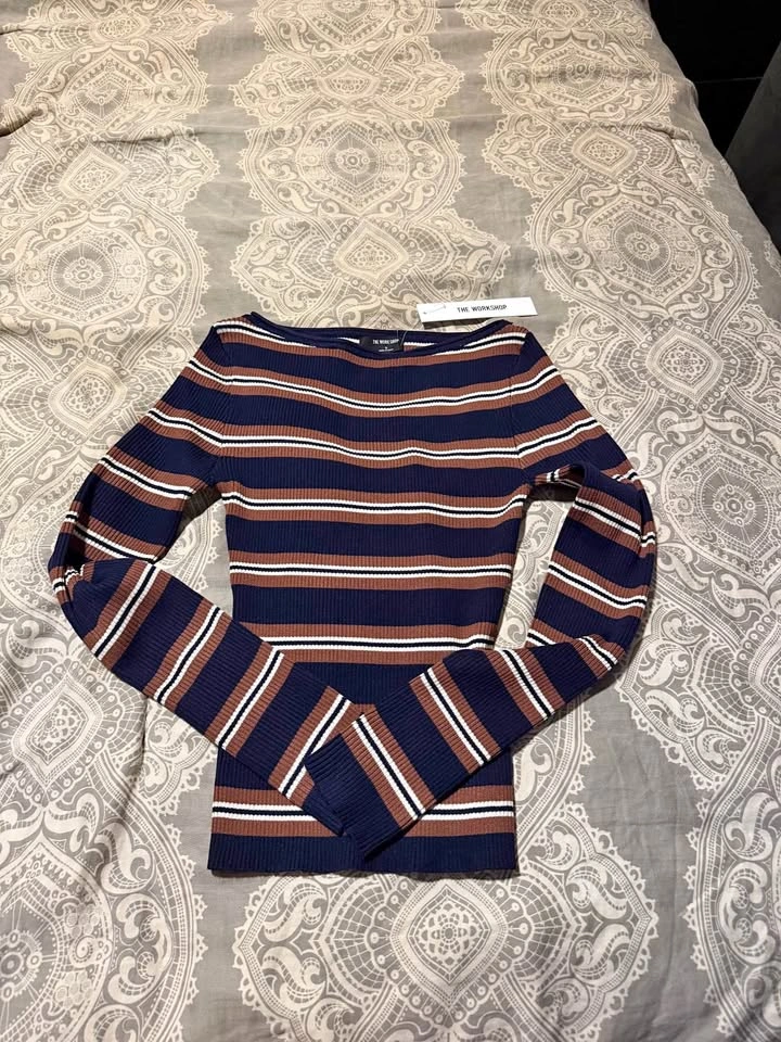 BNWT Striped fall Top - Navy, S
