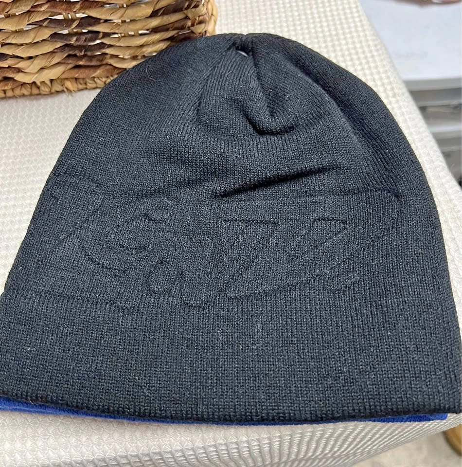 🏈 Plain Black Toque