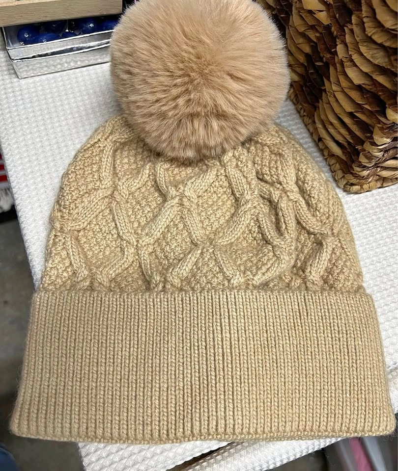 🏈 Brand new Cream Toque