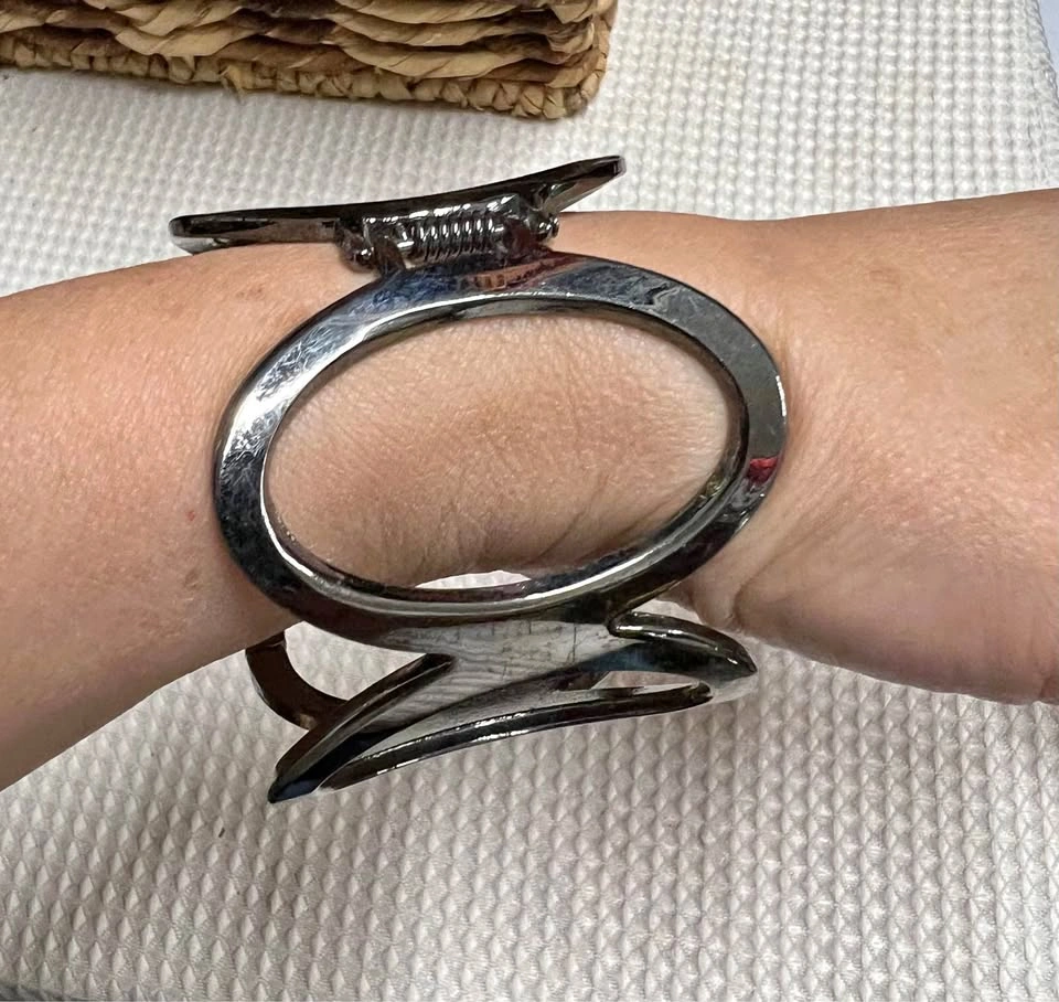 🏈 Black metal Bracelet