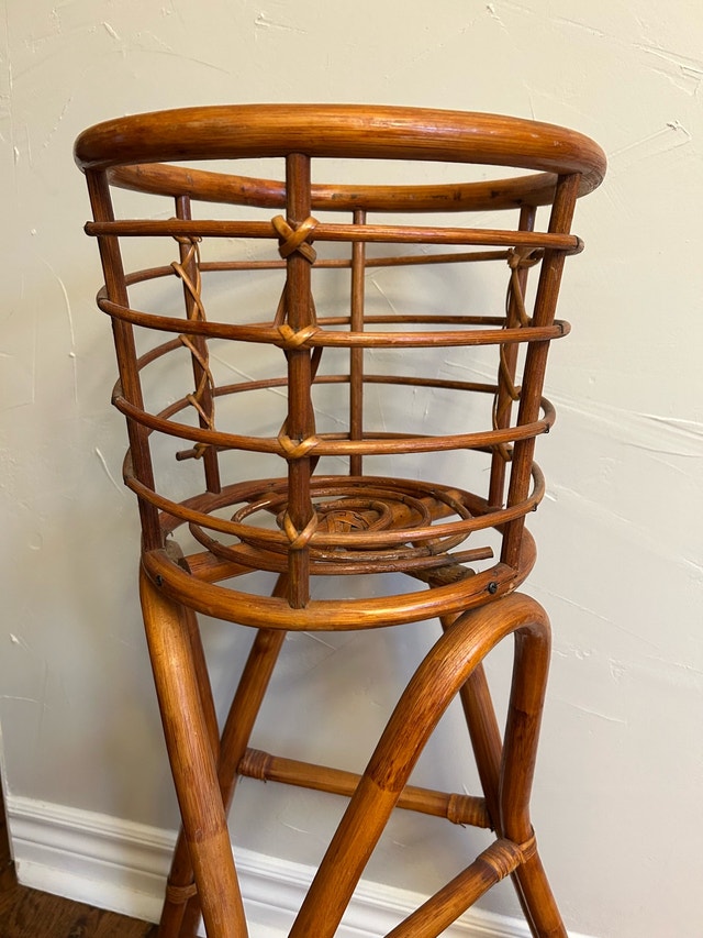 Vintage Rattan Plant Stand 🏈 - photo 2