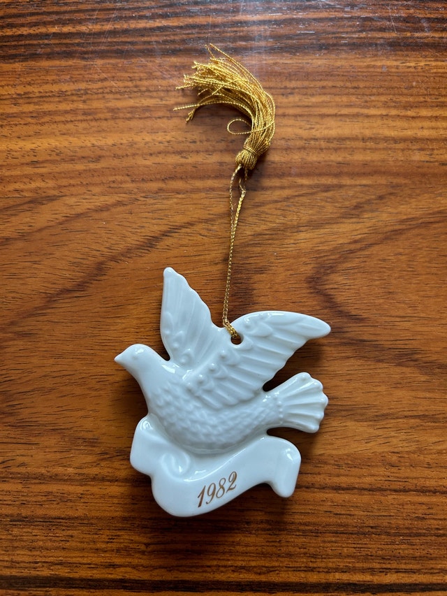 Avon 1982 Ornament 🏈