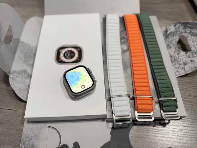 Apple Watch Ultra 1 (49mm Titanium) + Box & 3 Bands - photo 5
