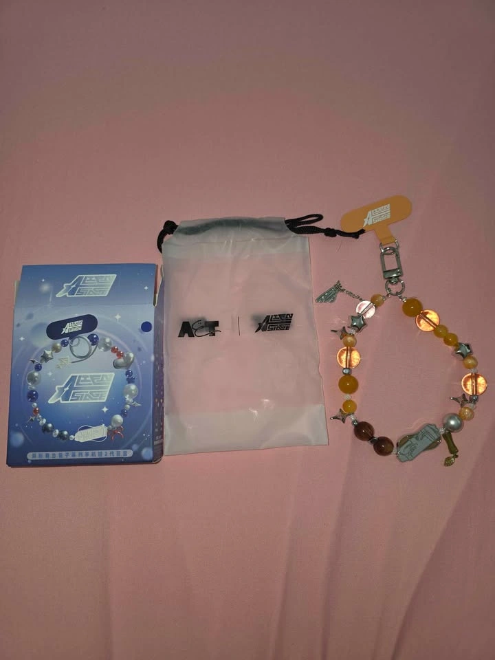 Alien Stage Phone Charm: Hyuna (TRADE FOR MIZI) - photo 2