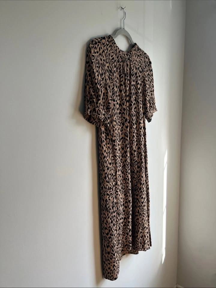 Anthropologie Leopard Print Midi Dress Side Slits Lined Size Sma - photo 5