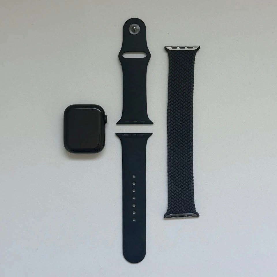Apple Watch 7, 45mm Midnight Aluminum with Extra Bands - photo 2